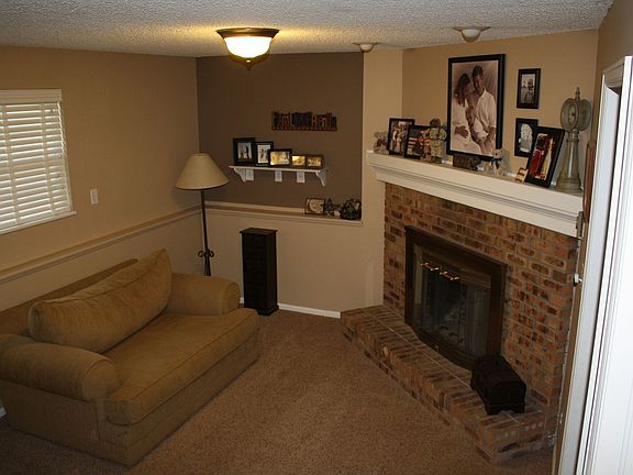 Rec room w/fireplace