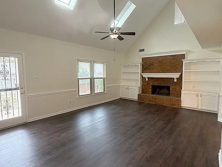 7472 Hedgington Dr — Photo 4