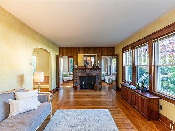 4th image of 21 Rosewood Ave
