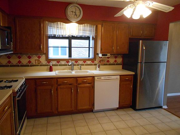 4th image of 7944 Paxton Ave