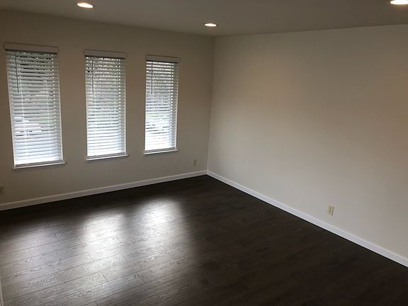 4th image of 46722 Crawford St APT 11