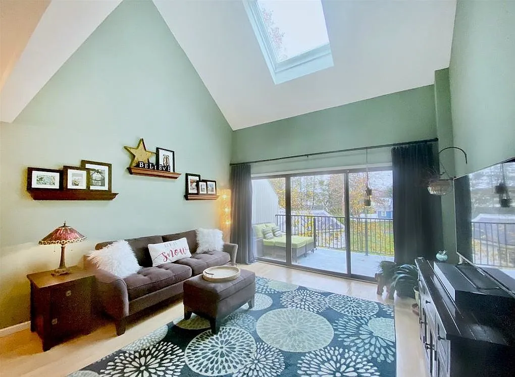1 bed, 1.5 bath, 1050 sqft, $2,650 — Photo 2