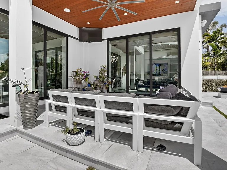 334 Isle Of Capri Dr — Photo 24