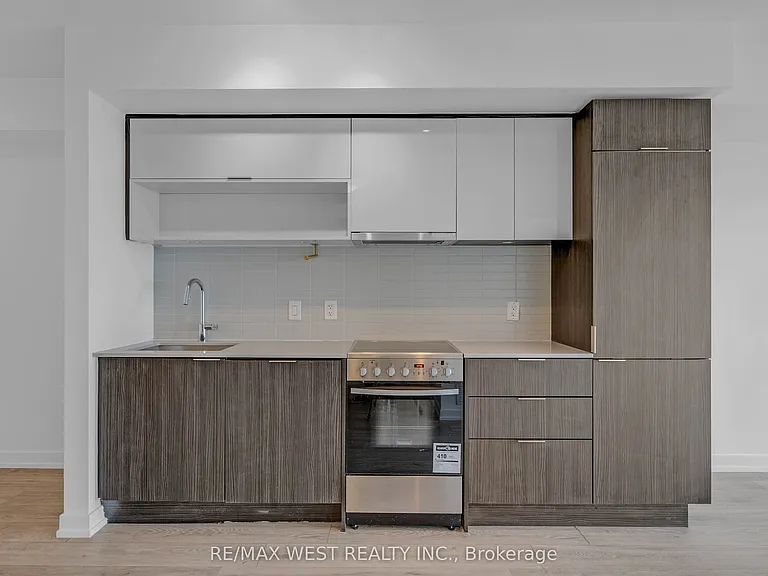 159 Wellesley St E #2006 — Photo 10