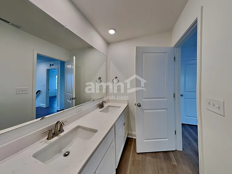 318 Hill St — Photo 16