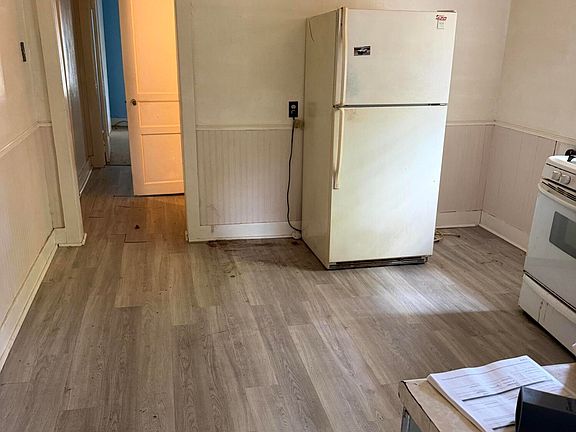 2nd image of 1525 Oleander St