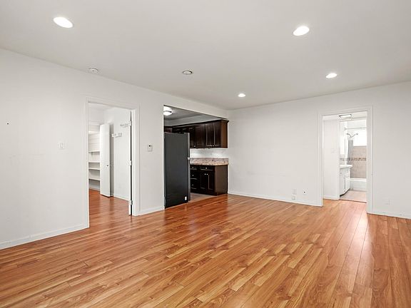 5th image of 1050 S Shenandoah St APT 1