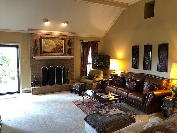 3rd image of 431 Bradford Dr