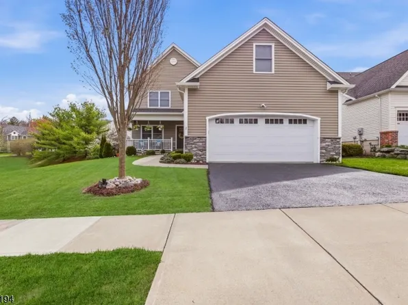 2 Bluffs Ct, Hamburg Boro, NJ 07419