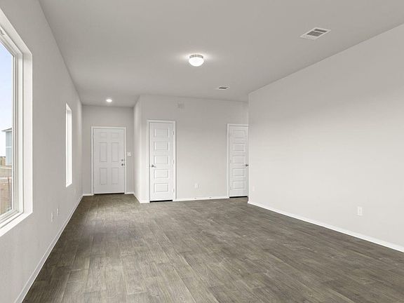 4th image of 392 Hickory Hills Dr