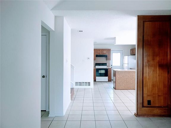 3rd image of 703 Red Oak Dr