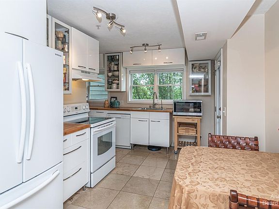 3rd image of 560 Little Lake Dr Unit 8
