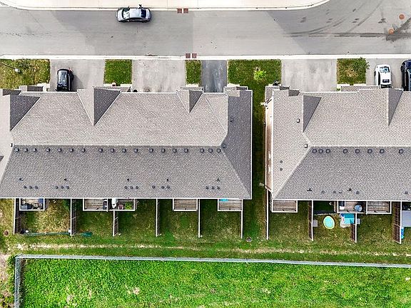 4th image of 28 Canary Grass Blvd