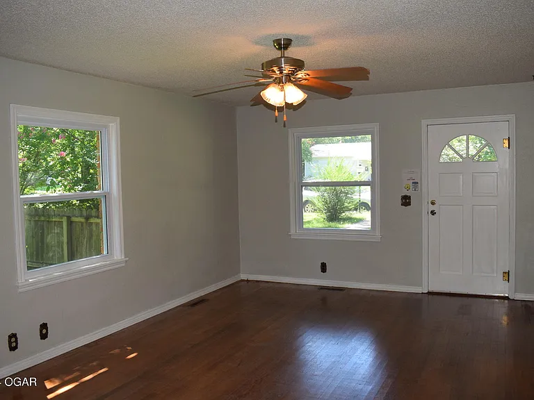 305 S Brownell Ave — Photo 2