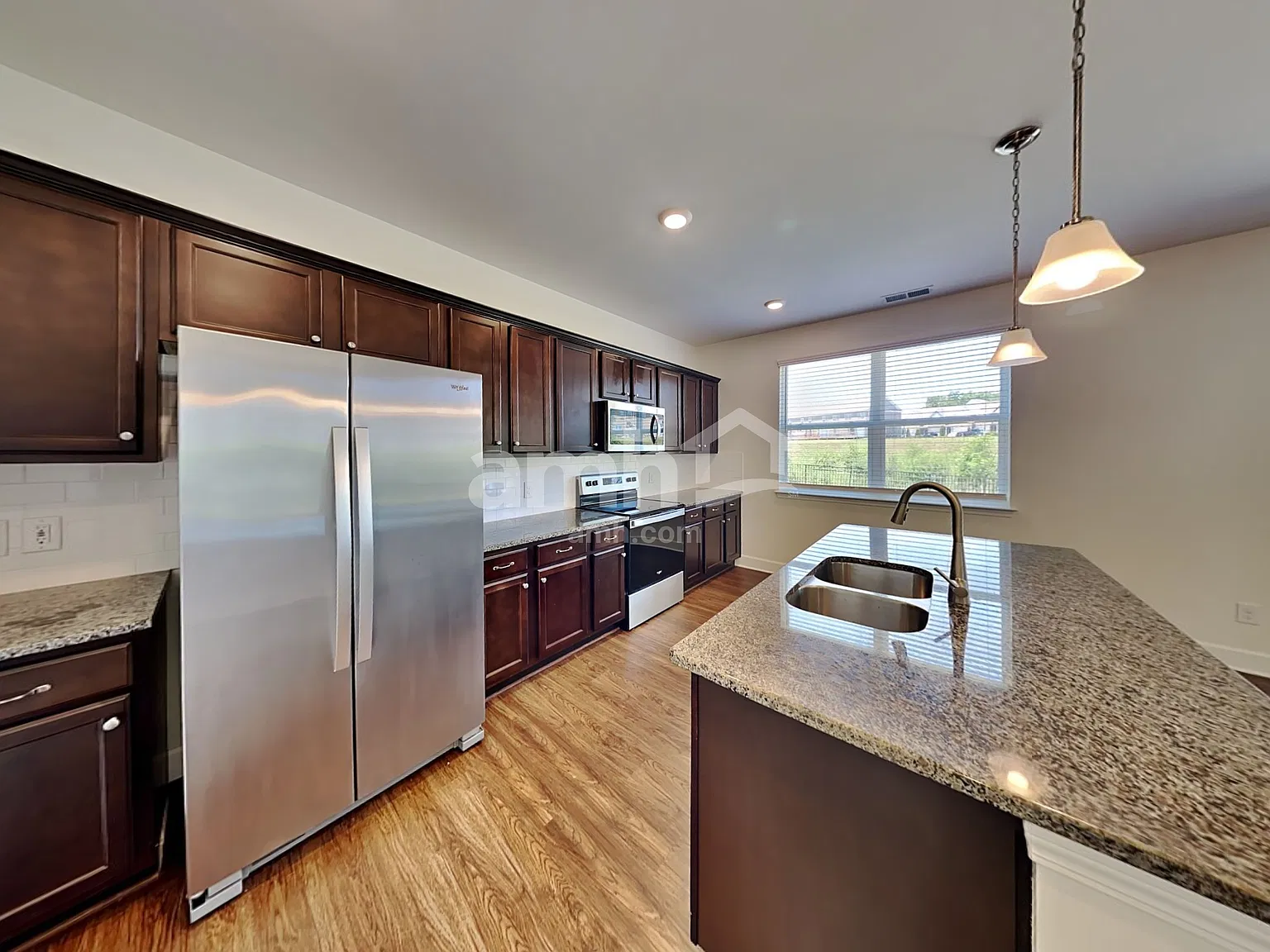 3 bed, 2.5 bath, 1895 sqft, $2,405 — Photo 4