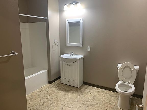 3rd image of 207 Lake Park Blvd #7