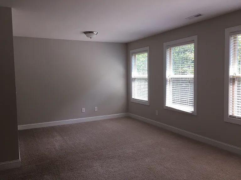 609 Rockcastle Dr W — Photo 5