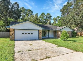 345 Maple Ln, Conroe, TX 77304