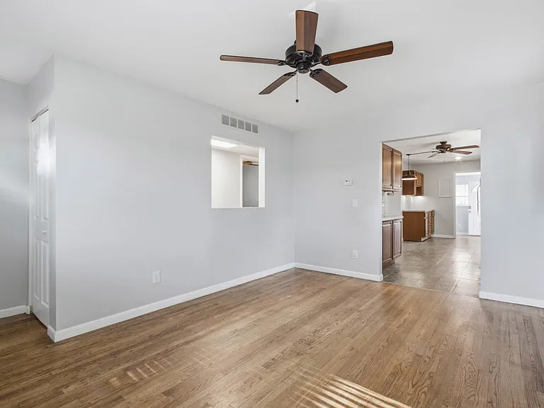 28816 Groveland St — Photo 7