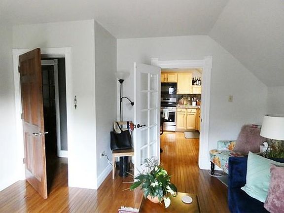 Entrance to kitchen.