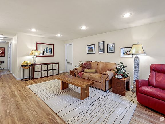 5th image of 5125 15th Avenue W