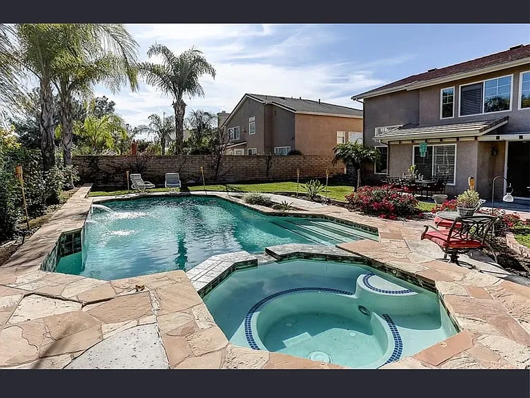 27470 Hillcrest Pl — Photo 2