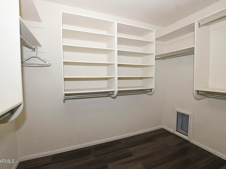 10221 W Daley Ln — Photo 14