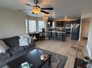 122 E Calbourne Ln UNIT M8, Sandy, UT 84070