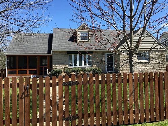 2nd image of 956 Clayton Dr