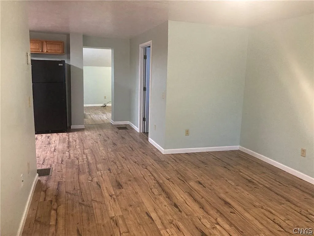 2 bed, 1.0 bath, 851 sqft, $1,100 — Photo 4