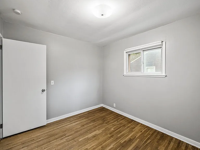 515 12th Ave NW — Photo 18