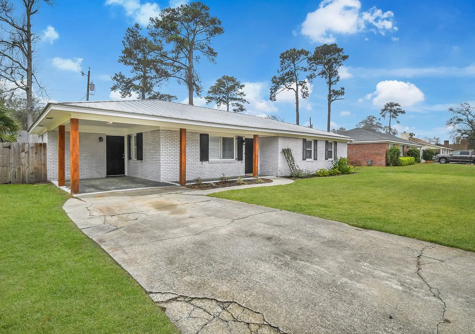 1015 Reita St — Photo 4