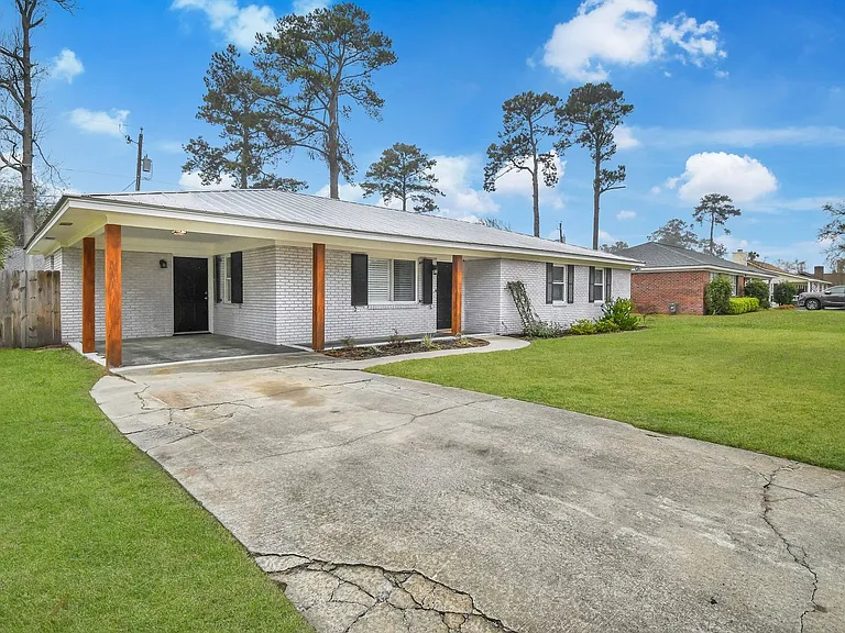 1015 Reita St — Photo 4