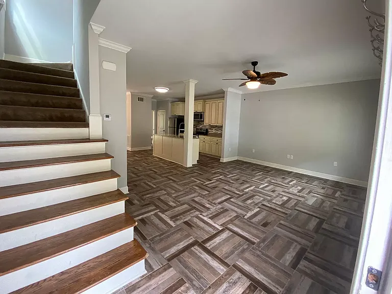 402 Shady Park Cv — Photo 5
