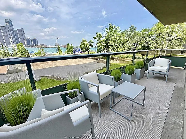 111 Riverside Dr E #215 — Photo 17