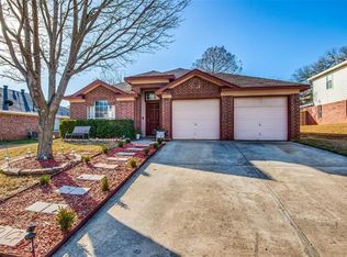 745 Cedar Leaf Cir, Lake Dallas, TX 75065