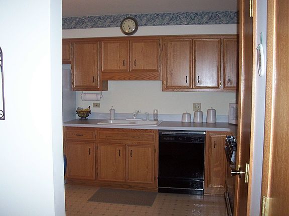 Upgraded Oak Cabinets