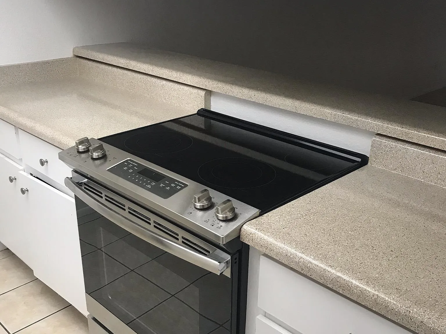 Brenda Arms Apartments — Photo 3