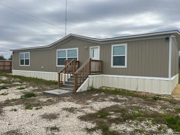 101 Viridian View, Pleasanton, TX 78064