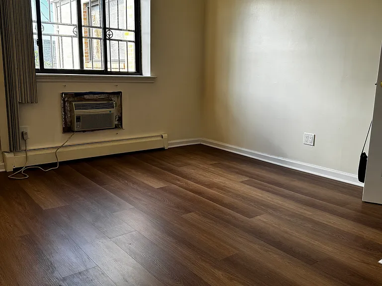 7326 Queens Midtown Expy #3 — Photo 10