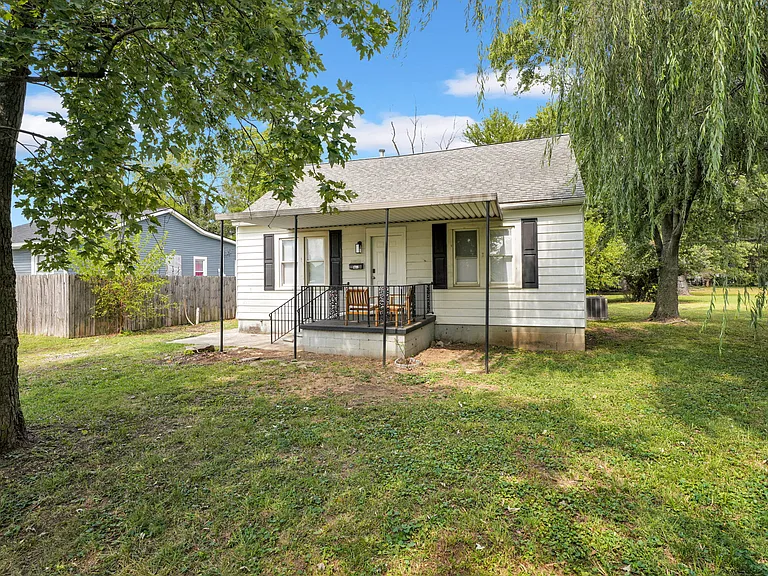 1709 Clay St — Photo 1