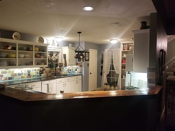 4th image of 1418 Red Oak Cir
