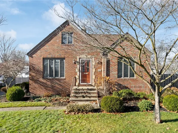 4652 W 228th St, Fairview Park, OH 44126