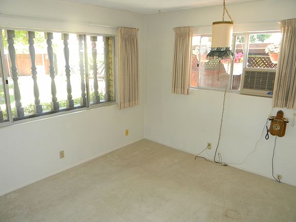 5th image of 26665 Chestnut Dr