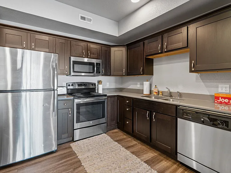 Willow Falls Apartments — Photo 34