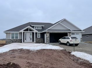 2643 Willow Grove Ln, Green Bay, WI 54311