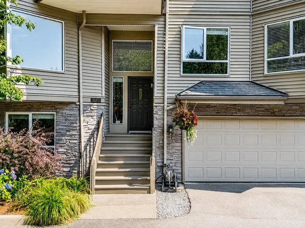 1215 Lansdowne Dr #329, Coquitlam, BC V3E 2P2