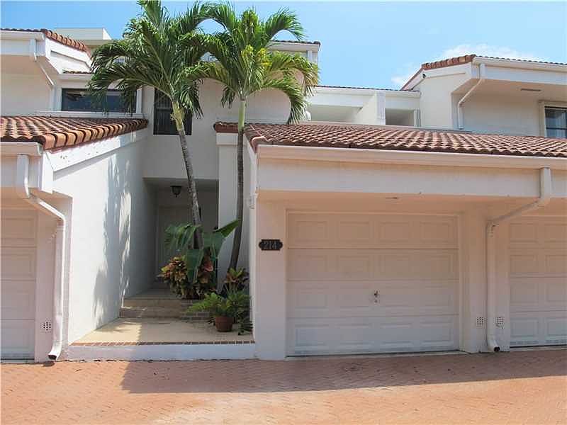 1st image of 214 Poinciana Dr