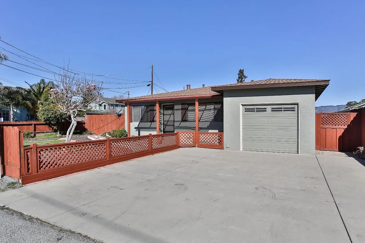 3 bed, 1223 sqft, $4,302 — Photo 3