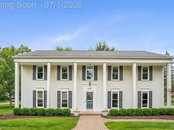5441 Langlewood Dr, West Bloomfield, MI 48322